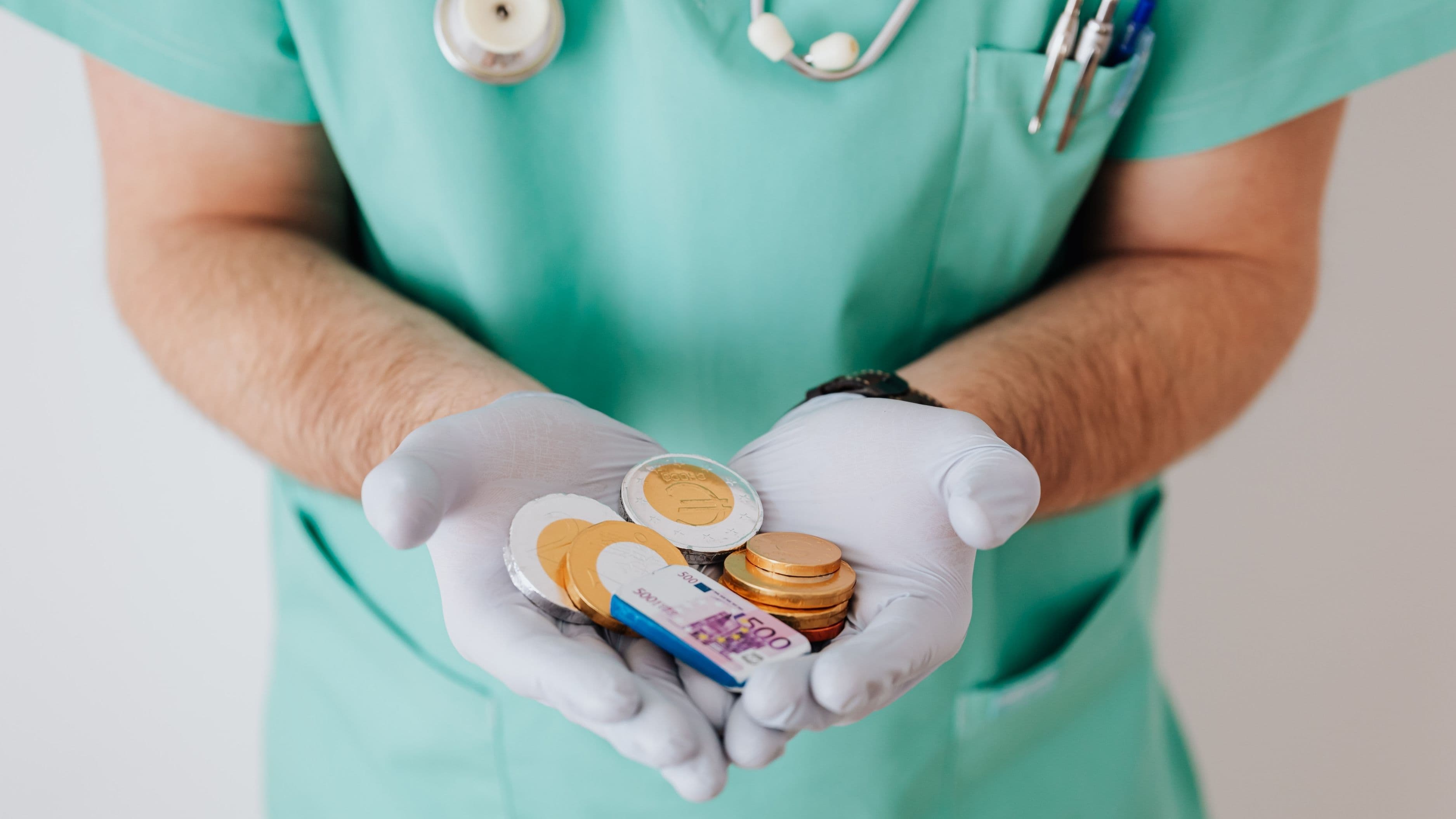 How to Save Money on Healthcare Costs As a Family